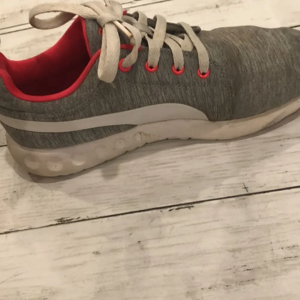 Puma Gray and Pink Everride knit sneakers
